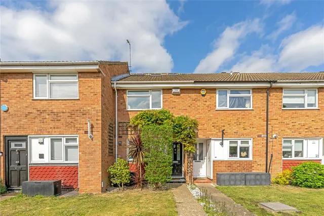 Wordsworth Road, Hampton, TW12 1EW, photo 1