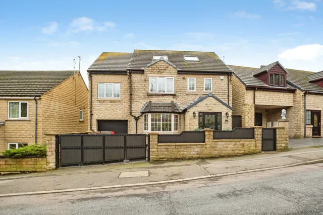 King Street, Hoyland, S74, photo 1