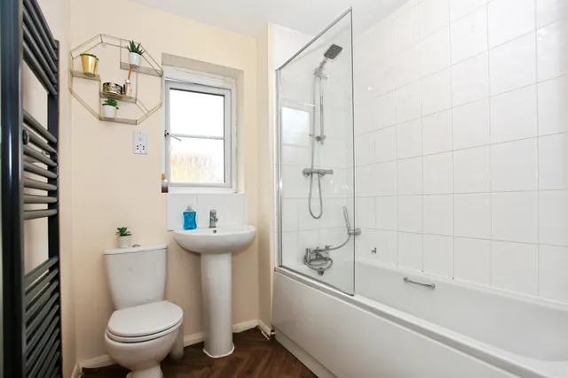 Chancel Court, Thorney, PE6, photo 3