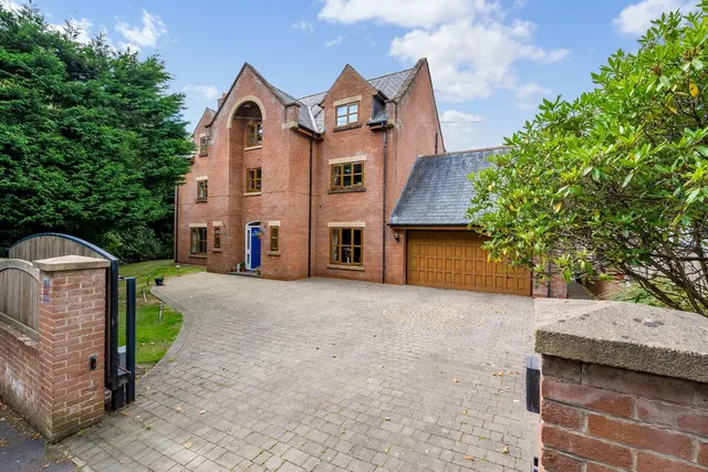 Towncroft Lane, Heaton, photo 1