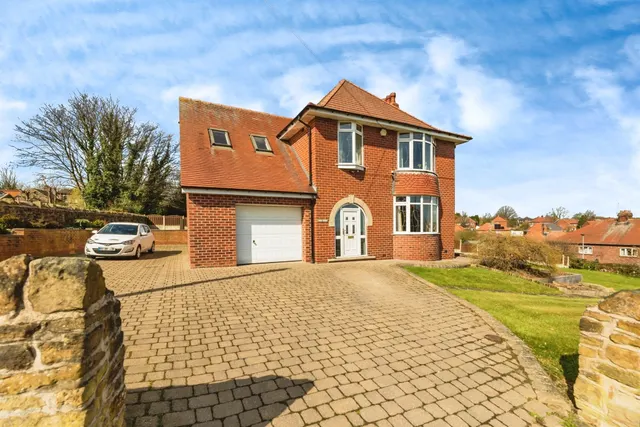 Greenside Lane, Hoyland, Barnsley, photo 1