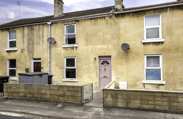 2 bedroom house — Locksbrook Road, Bath, BA1 3EJ
