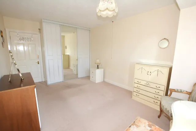 The Hollies Maxwell Road, Beaconsfield, HP9, photo 2