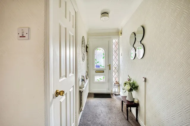 Photo 2 — Bladen Close, Cheadle Hulme, Cheadle, Greater Manchester, SK8