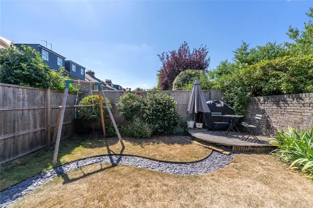 Photo 2 — Heathfield South, Twickenham, TW2 7SR