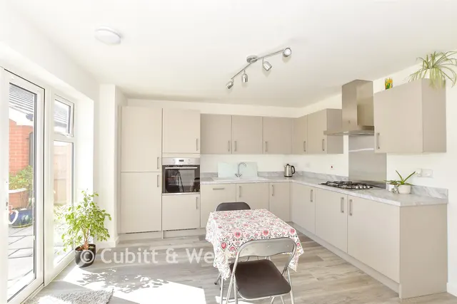 Wigeon Way, Southbourne, PO10, photo 3