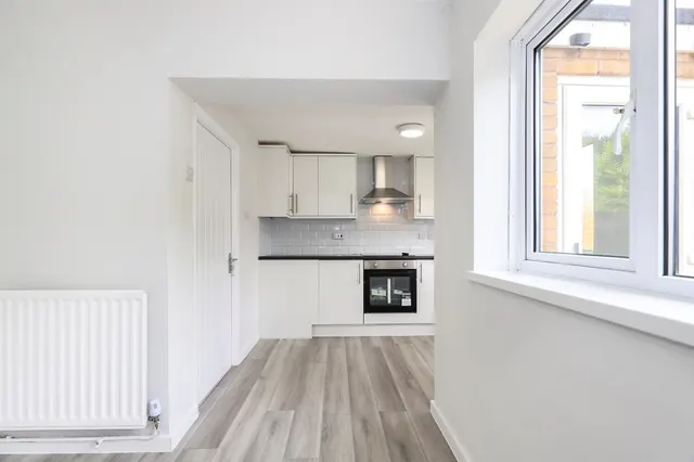 Cannock Road, Featherstone, WV10, photo 3