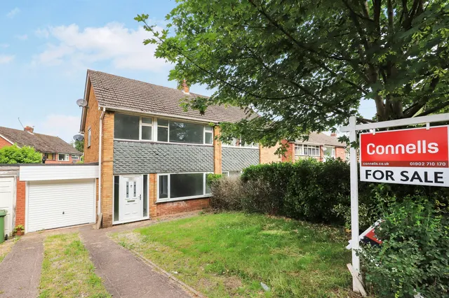 Cannock Road, Featherstone, WV10, photo 1