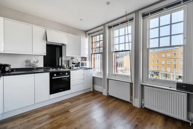 Photo 3 — Flat 2, 2-4 Queens Elm Parade, London