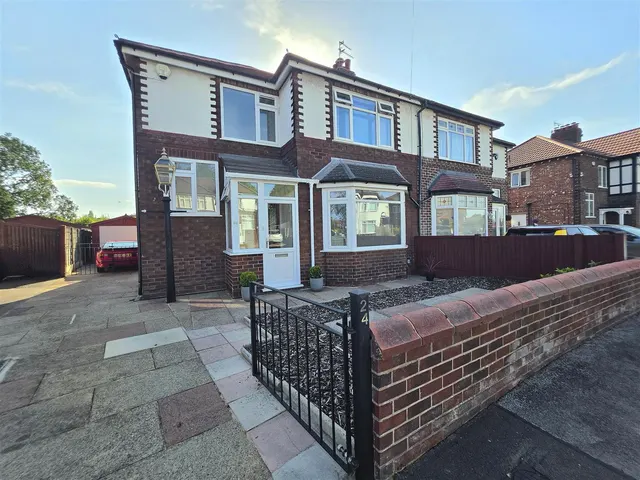 Outwood Drive, Heald Green, photo 2