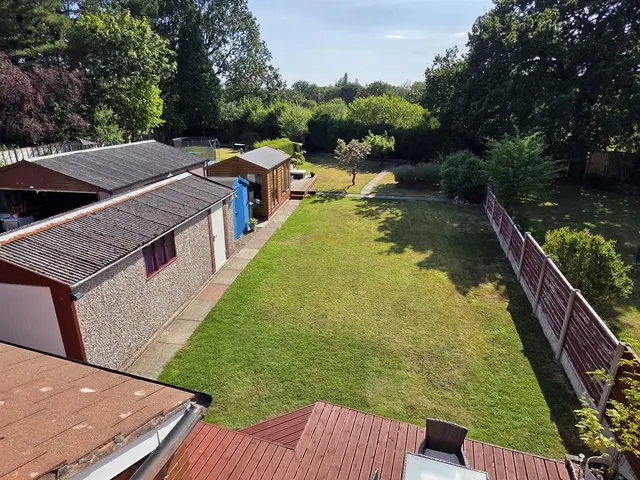 Outwood Drive, Heald Green, photo 3