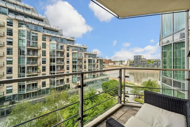 Juniper Drive, London, SW18, photo 1