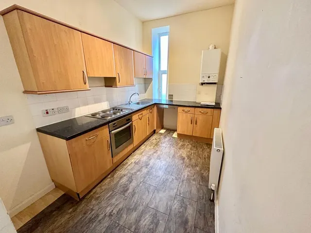 Redwing Crescent, HUDDERSFIELD, photo 1