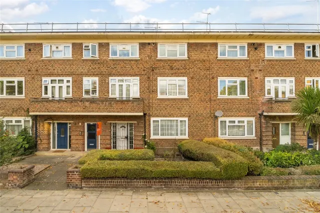 3 bedroom property, Forest Grove, E8