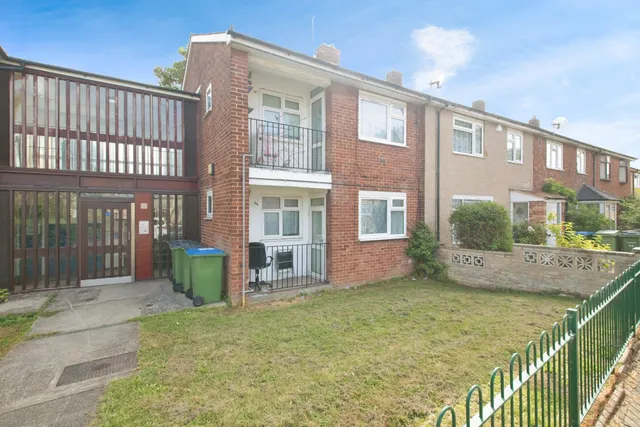 Godstow Road, London, photo 1