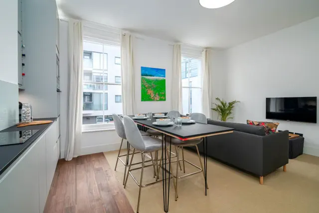 Photo 2 — First Floor, 122 Packington Street, London