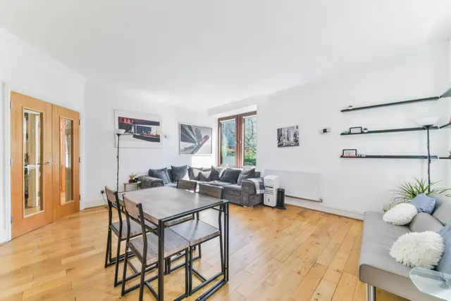 2 bedroom flat — Whitehouse Apartments, London, SE1