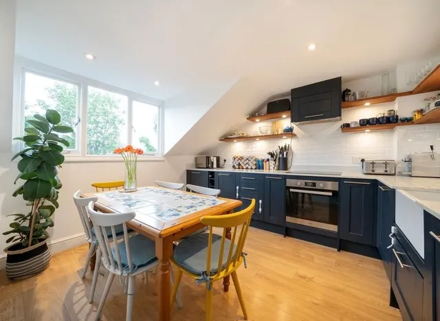 Photo 2 — Grosvenor Avenue, Highbury, N5
