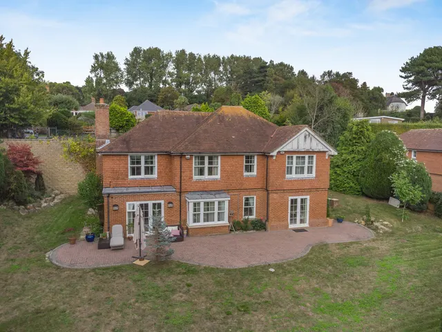 St Andrews House, Hythe, CT21, photo 1