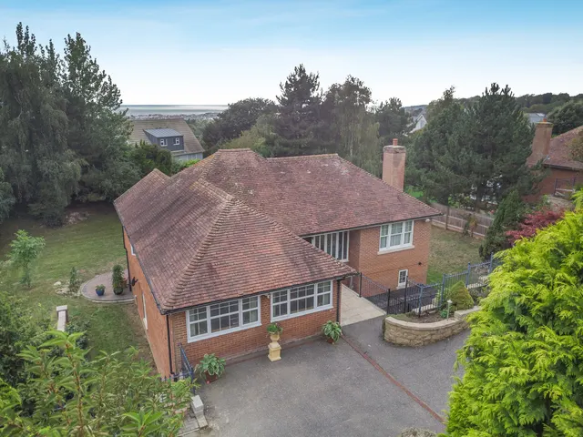 St Andrews House, Hythe, CT21, photo 2