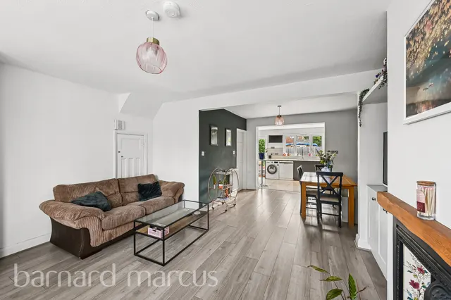 Carlingford Gardens, Mitcham, CR4, photo 1