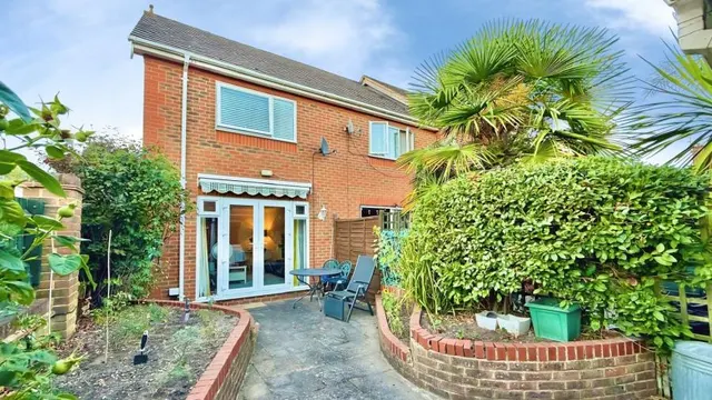 Selwyn Close, Windsor, SL4, photo 2