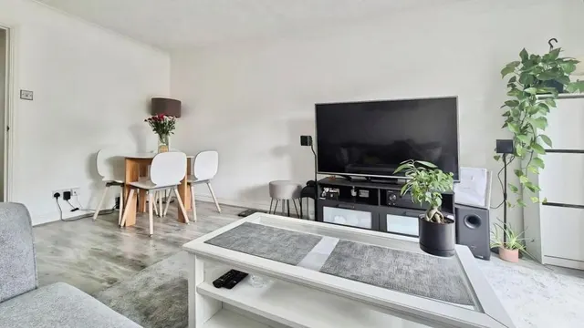 Selwyn Close, Windsor, SL4, photo 3