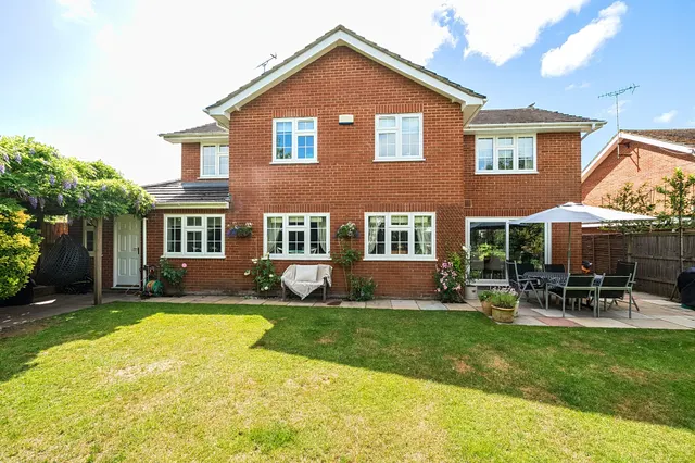 Manor Farm Way, Seer Green, HP9, photo 1