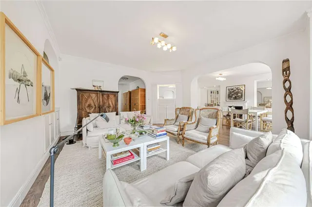 Hanover House, St John's Wood High Street, St John's Wood, London, NW8 7DY, photo 1