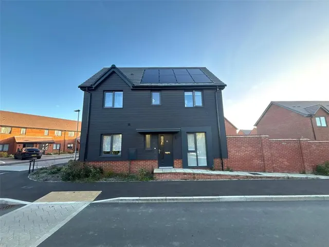 Wilks Road, Crowthorne, RG45, photo 1