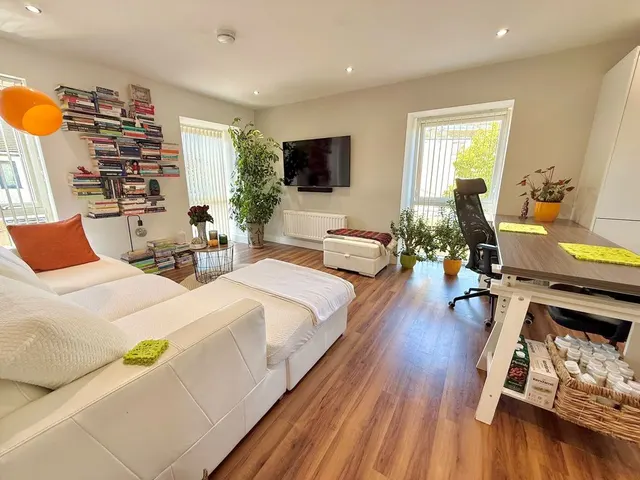 Hampton Place, Houghton Regis, LU5, photo 2