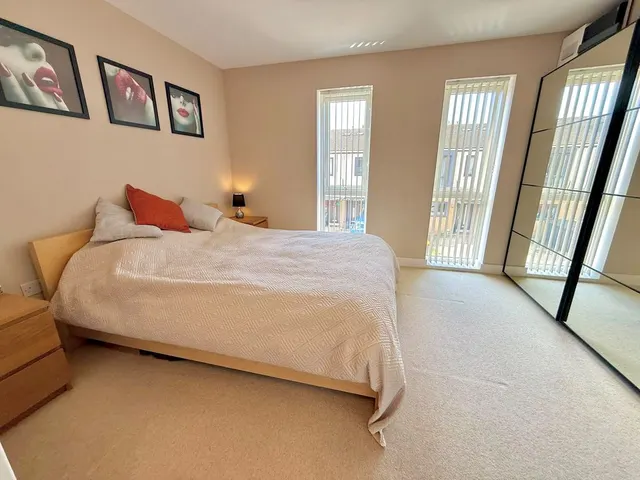 Hampton Place, Houghton Regis, LU5, photo 3