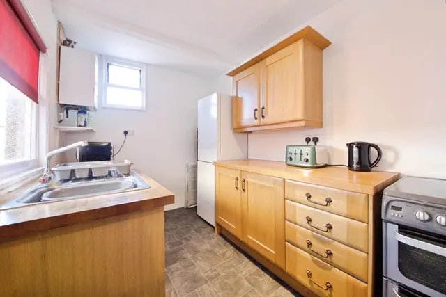 Photo 3 — Drummond Road, Romford, RM7