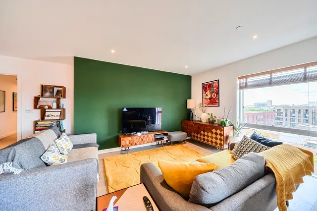 Photo 2 — Flat 16, Quarrion House, 14 Thonrey Close, London