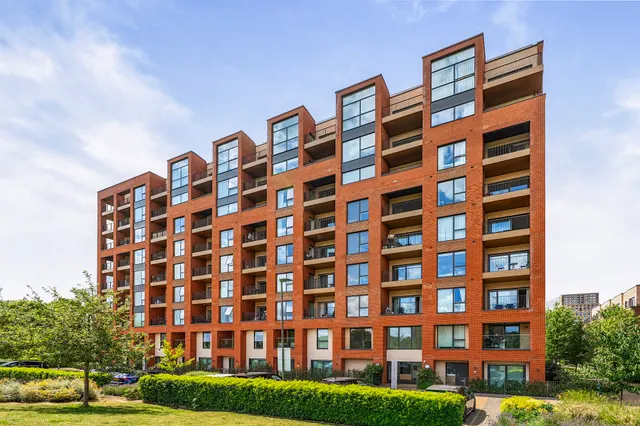 Flat 16, Quarrion House, 14 Thonrey Close, London, photo 1
