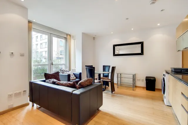 Westferry Road, London, E14, photo 3