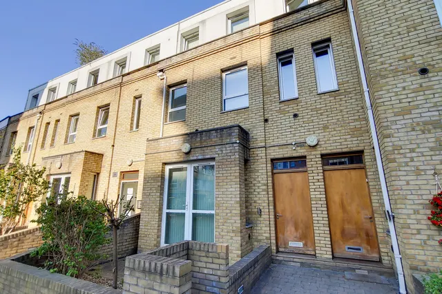 Westferry Road, London, E14, photo 1