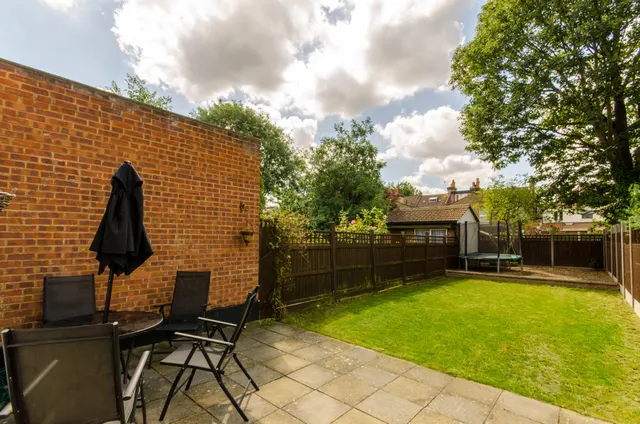 Photo 2 — Flat A, 9 Bulwer Road, London