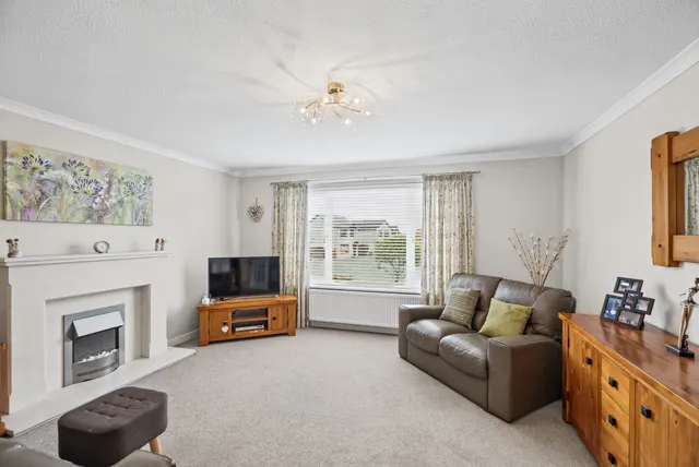 Shawgill Court, Law, ML8, photo 3