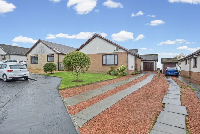 Shawgill Court, Law, ML8, photo 1