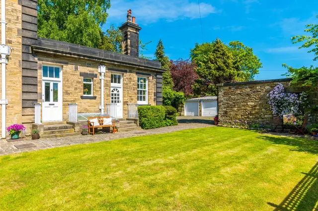 St. Helens Lane, Leeds, LS16, photo 1