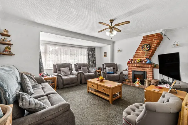 Photo 2 — Osborne Close, Hanworth, TW13 6SR