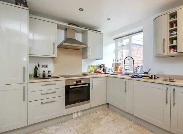 Photo 3 — Cumberland Close, St Margarets, TW1