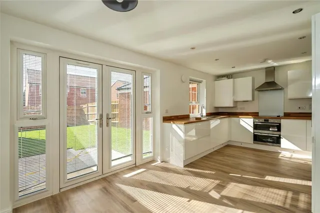 Tern Crescent, Bosham, PO18, photo 3
