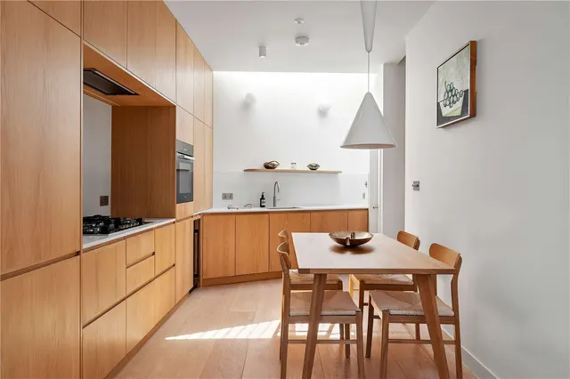 Photo 2 — Thornhill Road, London, N1 1HW