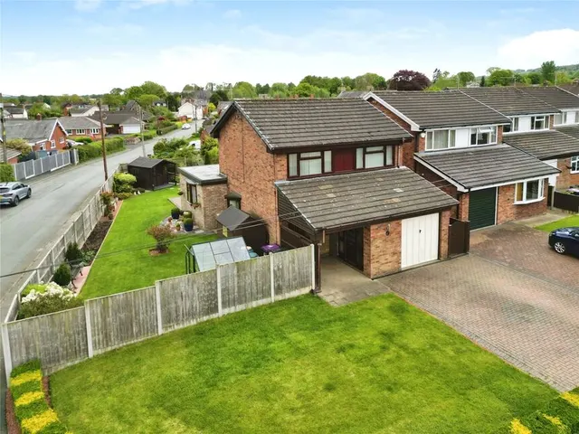 Pleasant View, Weston Rhyn, SY10, photo 1