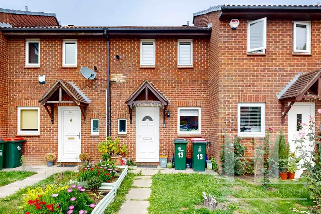 St. Helier Close, Crawley, RH11, photo 1