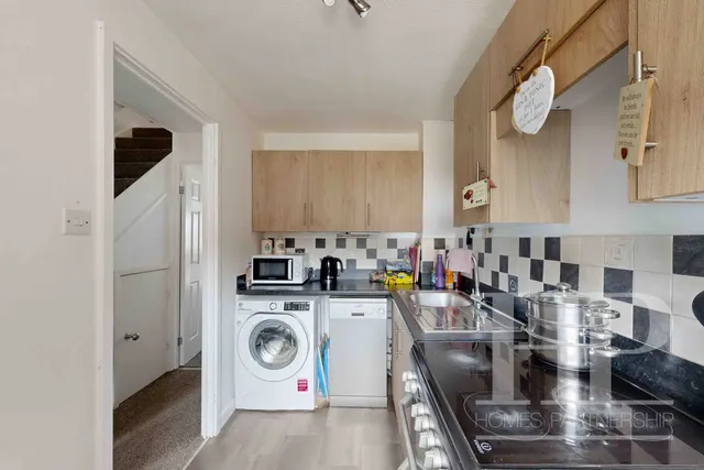 St. Helier Close, Crawley, RH11, photo 3