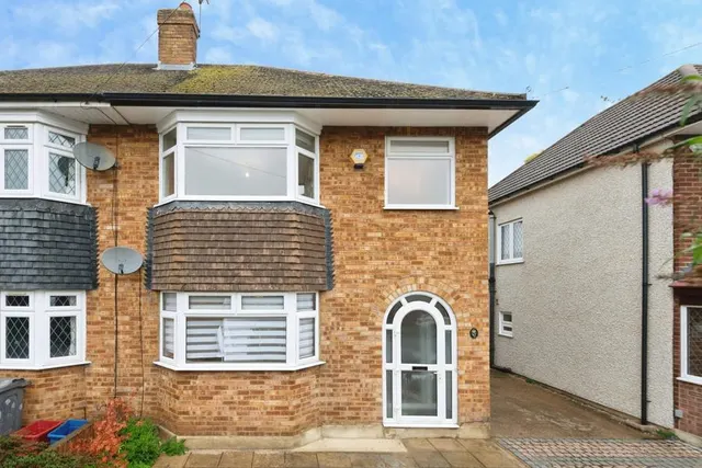 Whitton Dene, Hounslow, TW3, photo 1