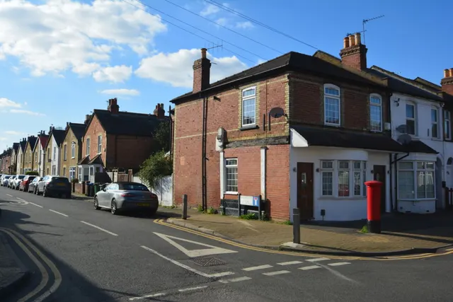 Elm Road, photo 1